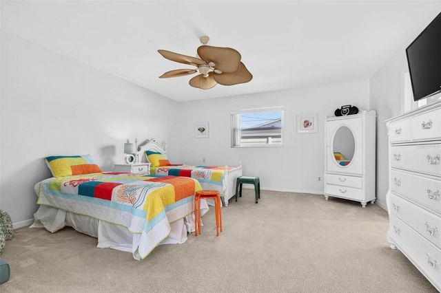 10100 COMMODORE DRIVE, Seminole, FL 33776