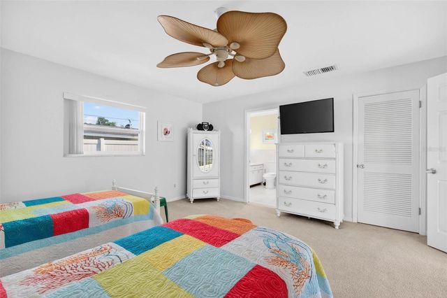 10100 COMMODORE DRIVE, Seminole, FL 33776