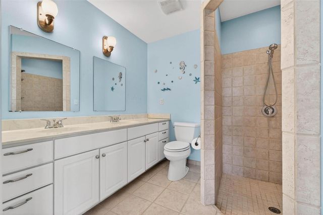 10100 COMMODORE DRIVE, Seminole, FL 33776