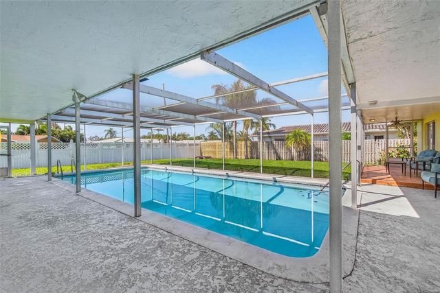 10100 COMMODORE DRIVE, Seminole, FL 33776