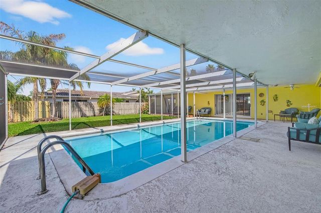 10100 COMMODORE DRIVE, Seminole, FL 33776