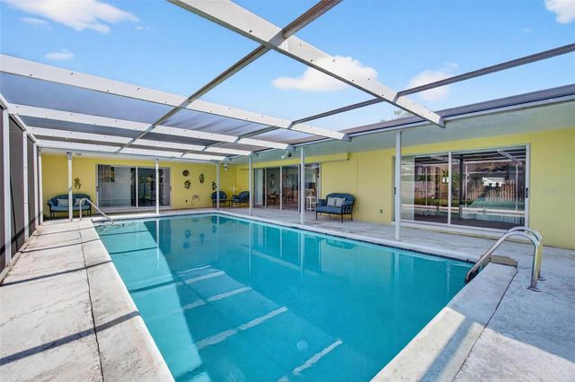 10100 COMMODORE DRIVE, Seminole, FL 33776