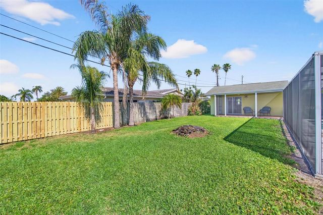 10100 COMMODORE DRIVE, Seminole, FL 33776