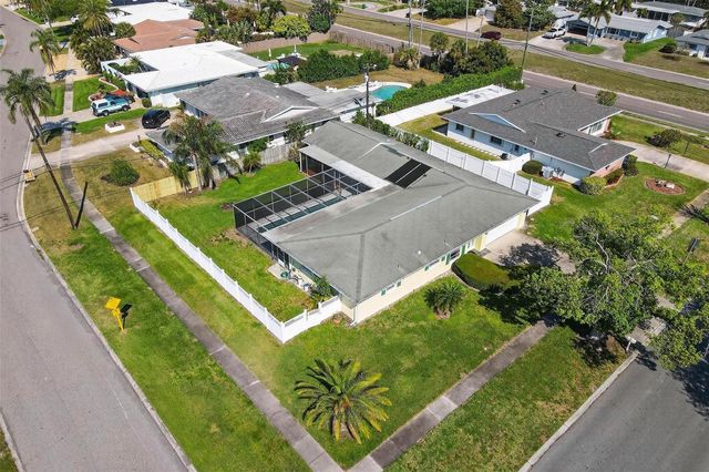 10100 COMMODORE DRIVE, Seminole, FL 33776