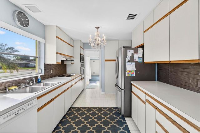 10100 COMMODORE DRIVE, Seminole, FL 33776