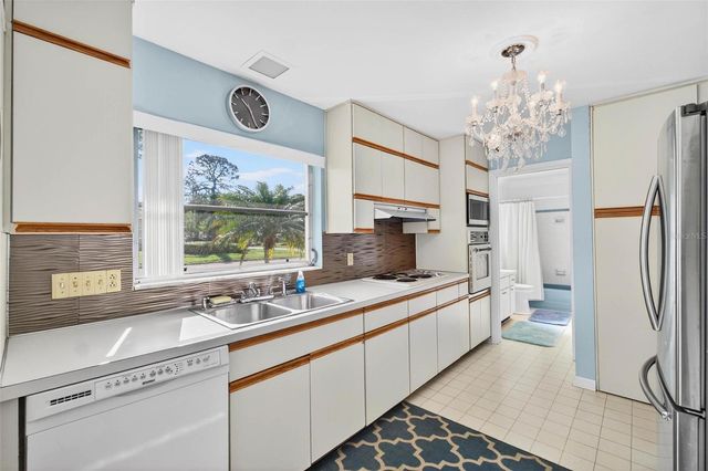 10100 COMMODORE DRIVE, Seminole, FL 33776