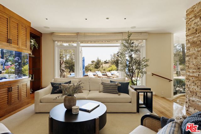 4101 Clear Valley Drive, Los Angeles, CA 91436