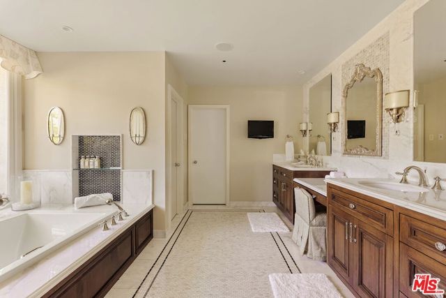 4101 Clear Valley Drive, Los Angeles, CA 91436