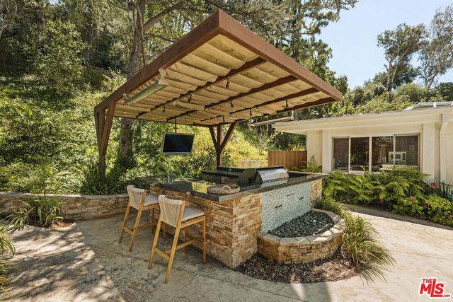 4101 Clear Valley Drive, Los Angeles, CA 91436