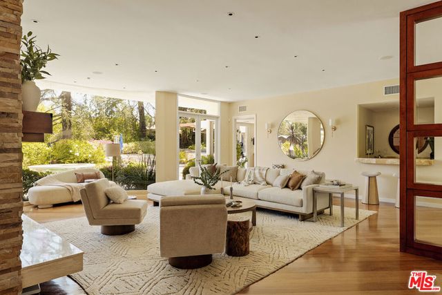 4101 Clear Valley Drive, Los Angeles, CA 91436