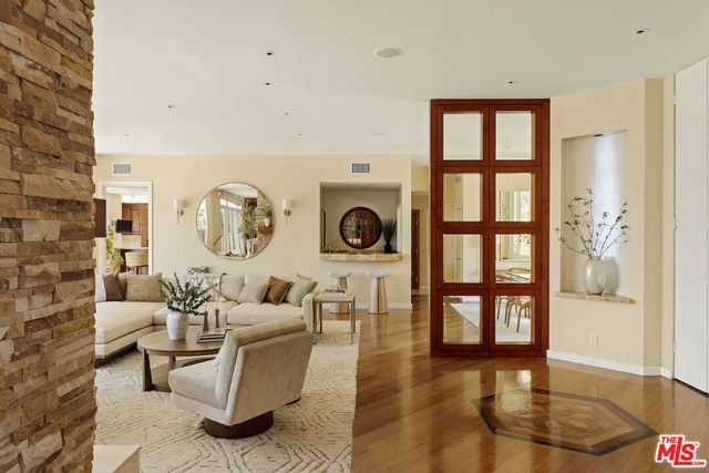 4101 Clear Valley Drive, Los Angeles, CA 91436