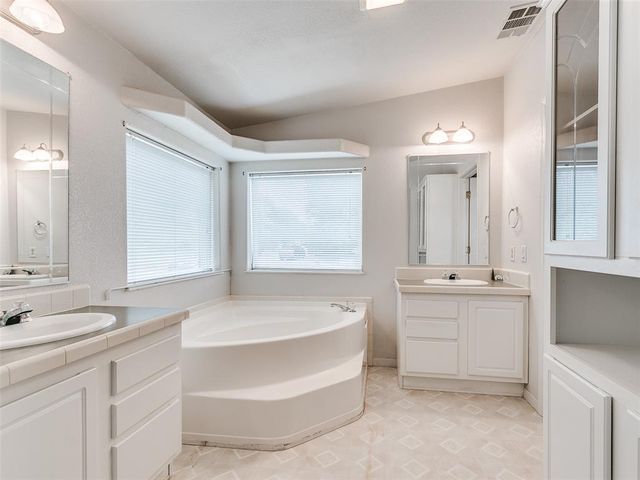 14900 Spencer Mountain Drive, Jones, OK 73049