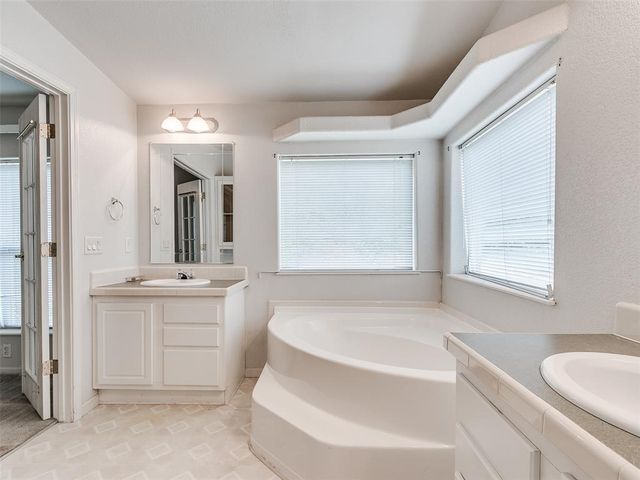 14900 Spencer Mountain Drive, Jones, OK 73049
