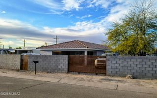 2718 W Carnauba Street, Tucson, AZ 85705