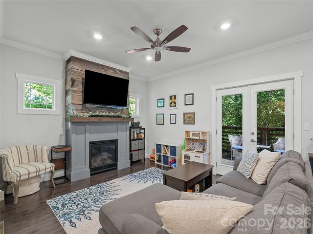 100 Hibriten Drive, Asheville, NC 28801