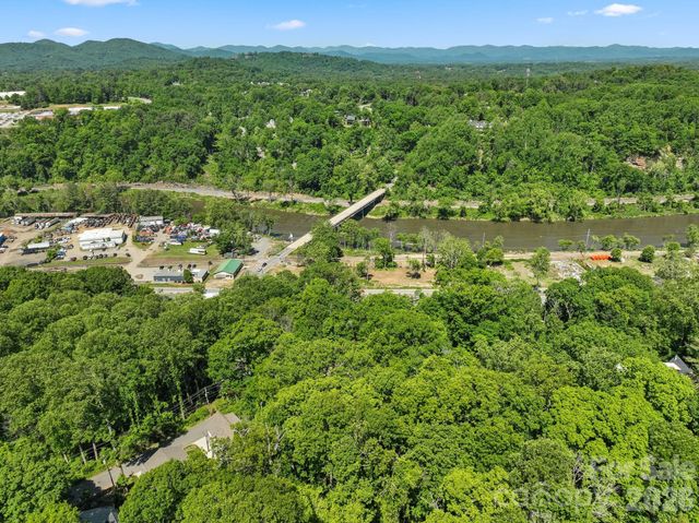 100 Hibriten Drive, Asheville, NC 28801