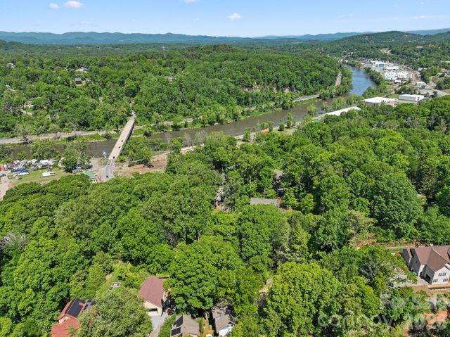 100 Hibriten Drive, Asheville, NC 28801