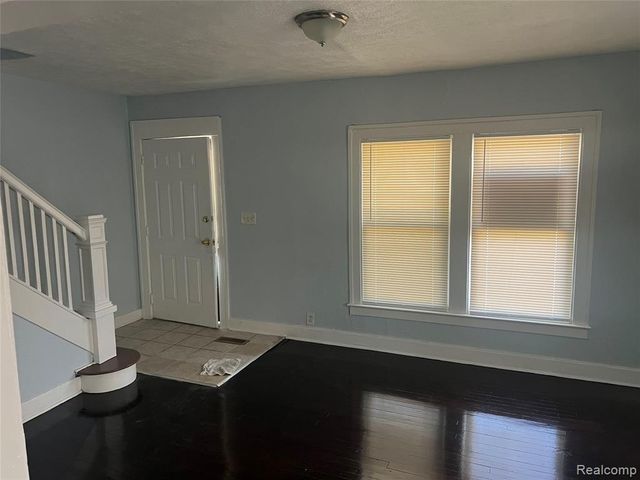 30 Mckinley Street, Pontiac, MI 48342