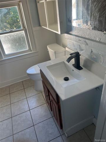 30 Mckinley Street, Pontiac, MI 48342