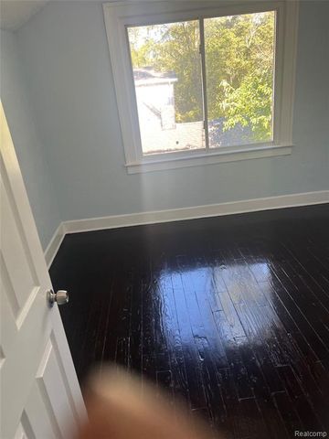 30 Mckinley Street, Pontiac, MI 48342