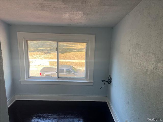 30 Mckinley Street, Pontiac, MI 48342