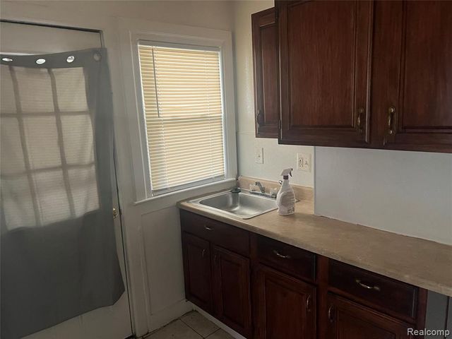 30 Mckinley Street, Pontiac, MI 48342