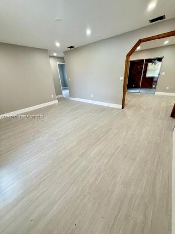 3931 SW 51st St 1-2, Dania Beach, FL 33312