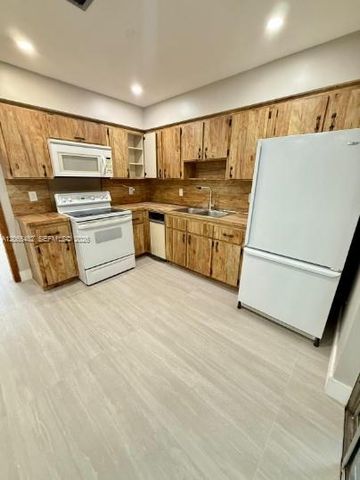 3931 SW 51st St 1-2, Dania Beach, FL 33312