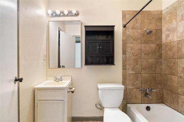 210 Tarlton St, Corpus Christi, TX 78415
