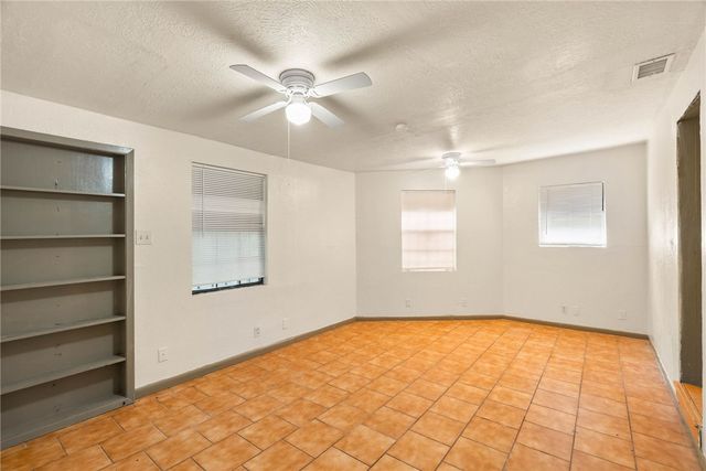 210 Tarlton St, Corpus Christi, TX 78415