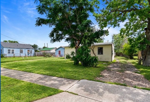 210 Tarlton St, Corpus Christi, TX 78415