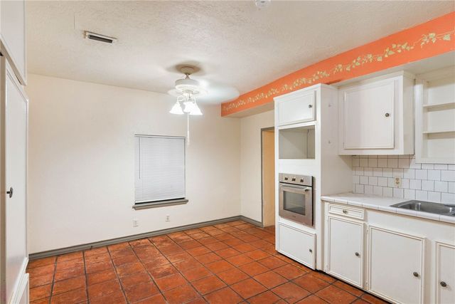 210 Tarlton St, Corpus Christi, TX 78415