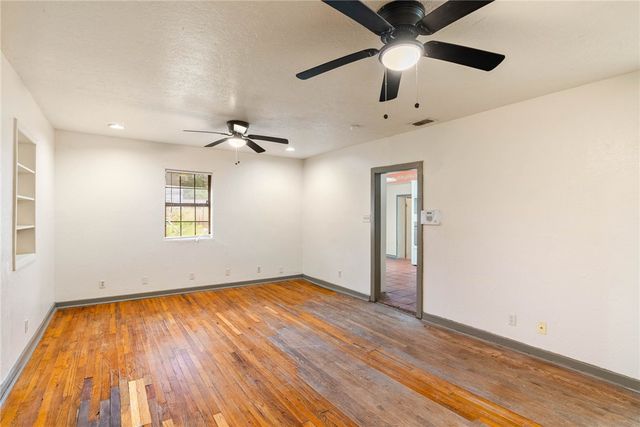 210 Tarlton St, Corpus Christi, TX 78415