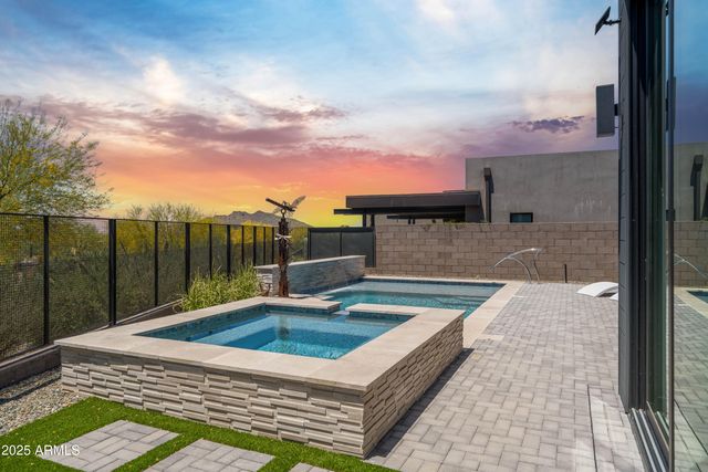 37200 N CAVE CREEK Road 1037, Scottsdale, AZ 85262