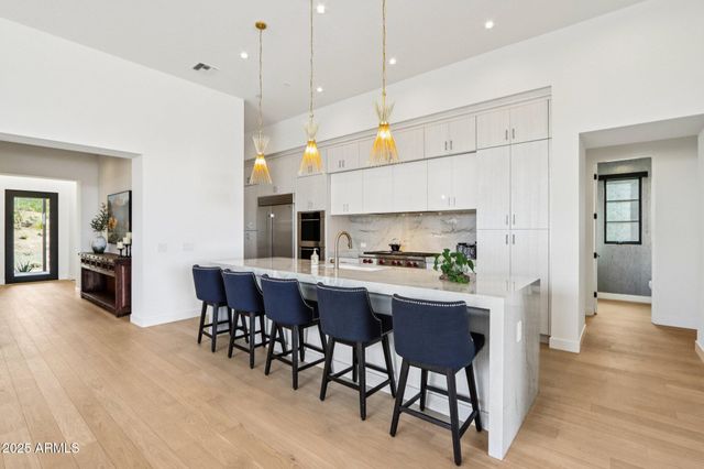 37200 N CAVE CREEK Road 1037, Scottsdale, AZ 85262