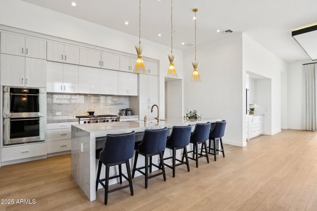 37200 N CAVE CREEK Road 1037, Scottsdale, AZ 85262