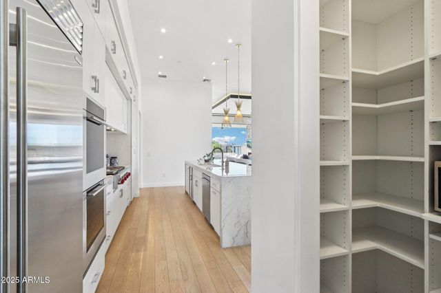 37200 N CAVE CREEK Road 1037, Scottsdale, AZ 85262