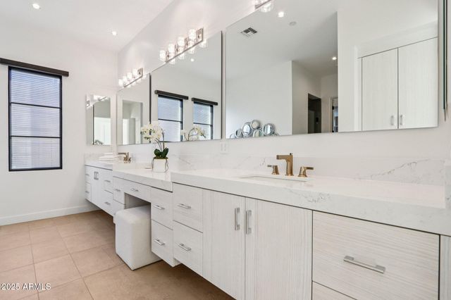 37200 N CAVE CREEK Road 1037, Scottsdale, AZ 85262