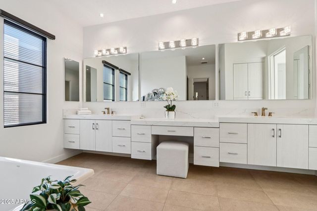 37200 N CAVE CREEK Road 1037, Scottsdale, AZ 85262