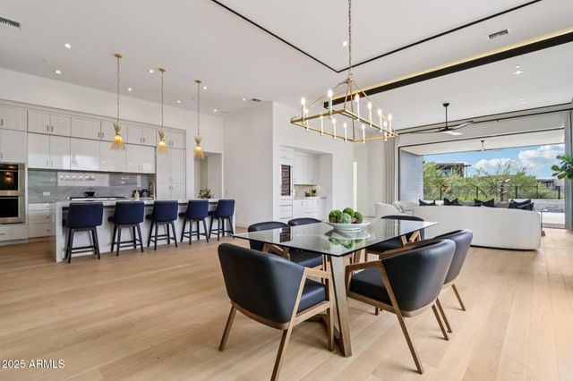 37200 N CAVE CREEK Road 1037, Scottsdale, AZ 85262