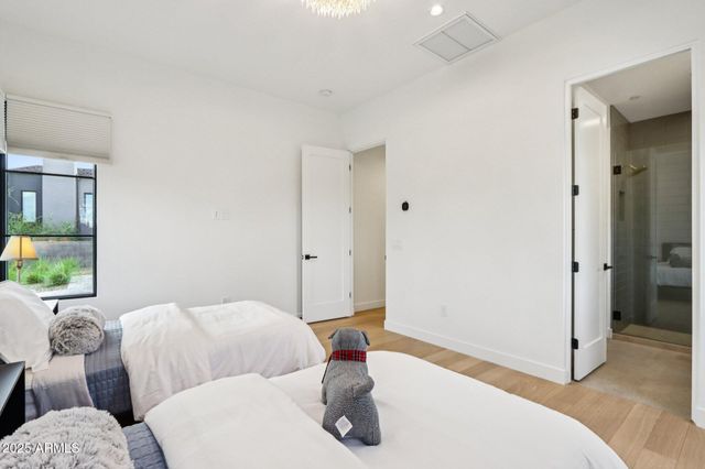 37200 N CAVE CREEK Road 1037, Scottsdale, AZ 85262