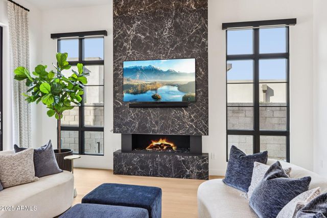 37200 N CAVE CREEK Road 1037, Scottsdale, AZ 85262