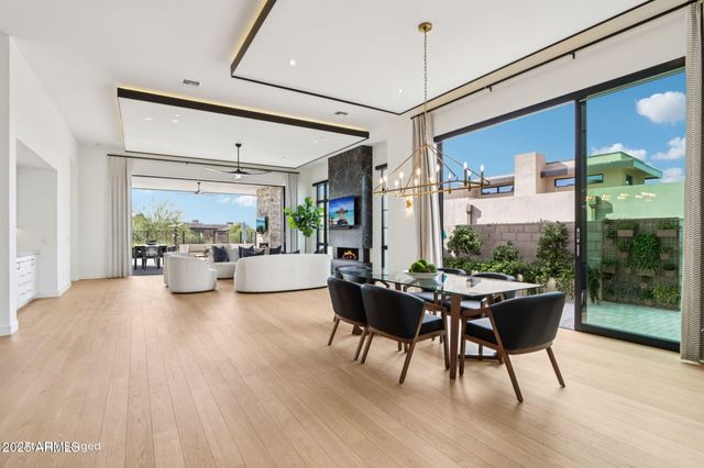 37200 N CAVE CREEK Road 1037, Scottsdale, AZ 85262