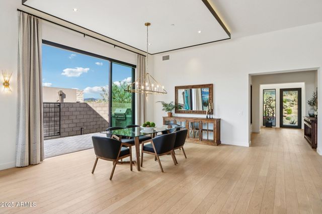 37200 N CAVE CREEK Road 1037, Scottsdale, AZ 85262