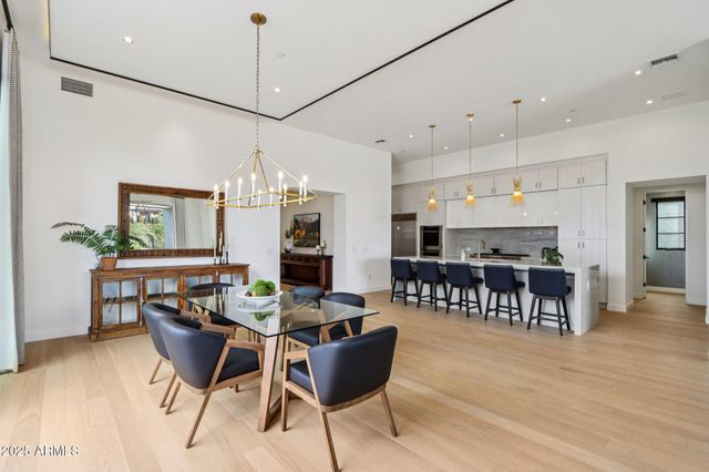 37200 N CAVE CREEK Road 1037, Scottsdale, AZ 85262