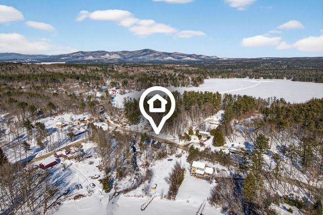 86 Governor Wentworth Highway, Tuftonboro, NH 03853