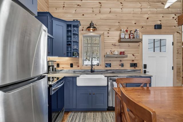 86 Governor Wentworth Highway, Tuftonboro, NH 03853