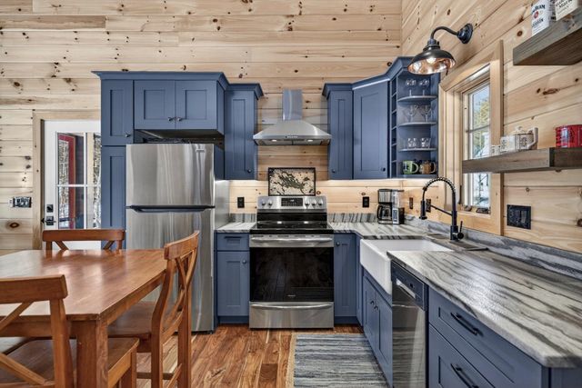 86 Governor Wentworth Highway, Tuftonboro, NH 03853