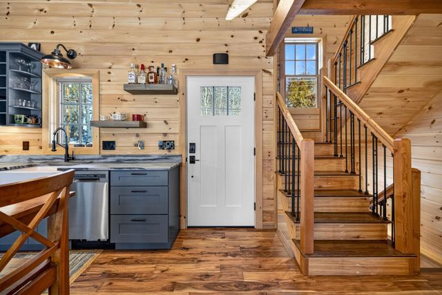 86 Governor Wentworth Highway, Tuftonboro, NH 03853