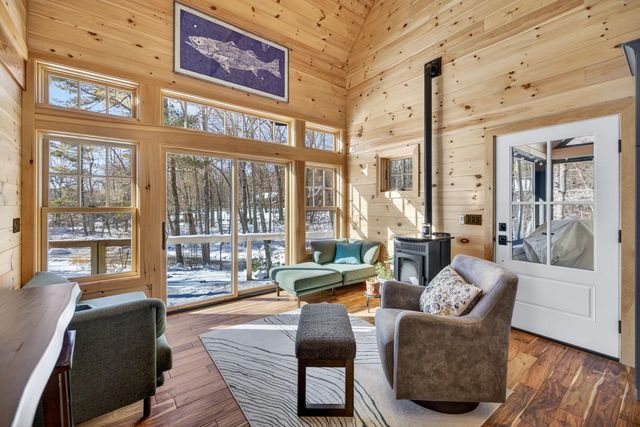 86 Governor Wentworth Highway, Tuftonboro, NH 03853